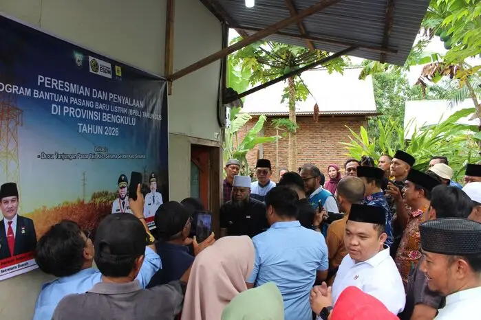 PLN Perkuat Sinergi dengan Gubernur Bengkulu, Resmikan Listrik Gratis untuk Warga