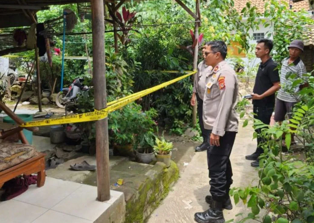 Kesal Korban Kerap Datang Terlambat, Penjual Sate di Cirebon Tewas Ditusuk Adik Kandung