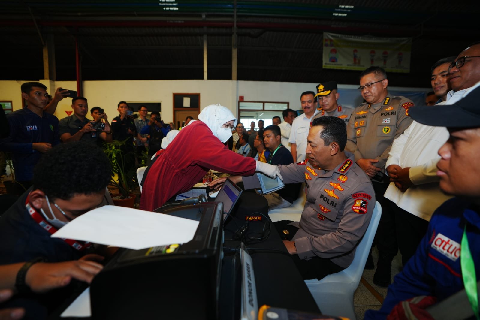 HUT Ke-53 Buruh KSPSI, Kapolri Listyo Ikut Donor Darah