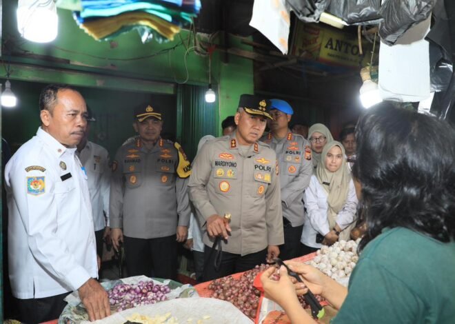 Antisipasi Kenaikan Harga Bahan Pokok Selama Ramadhan, Kapolda Bengkulu Gelar Sidak Ke Pasar Minggu