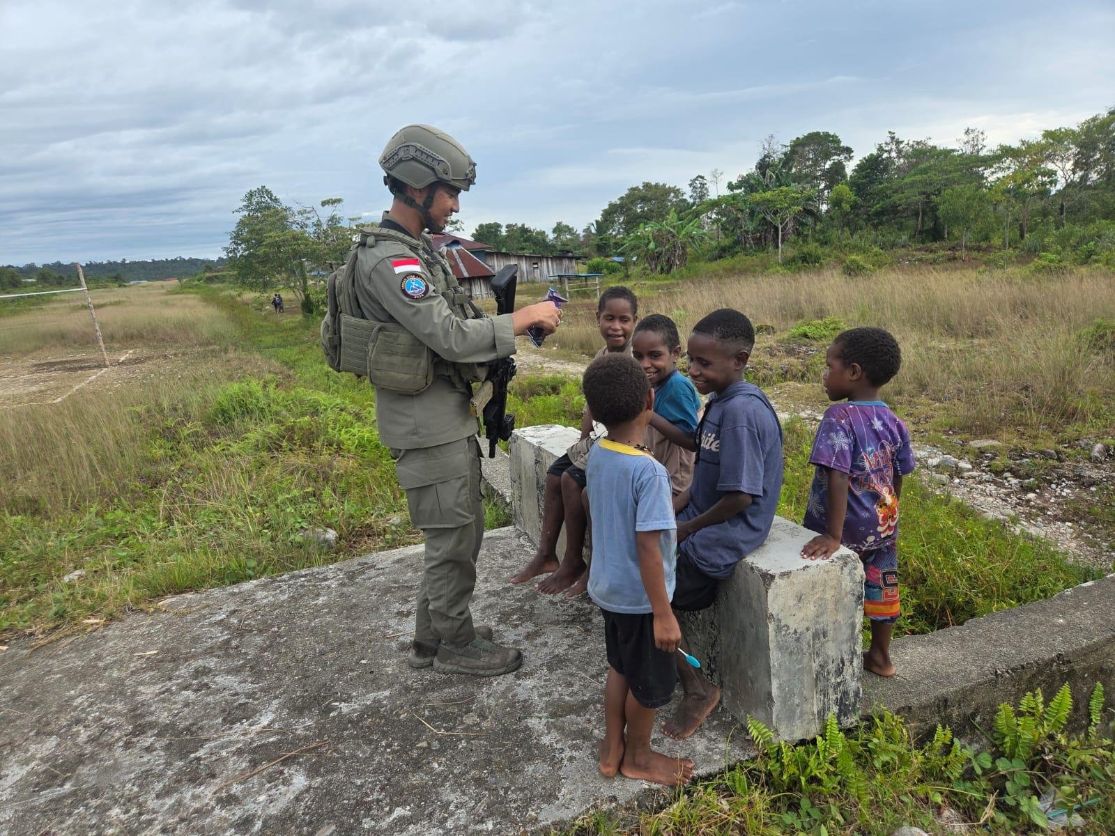 Bangun Kedekatan Dengan Masyarakat, Satgas Damai Cartenz Intensifkan Patroli Humanis di Nduga