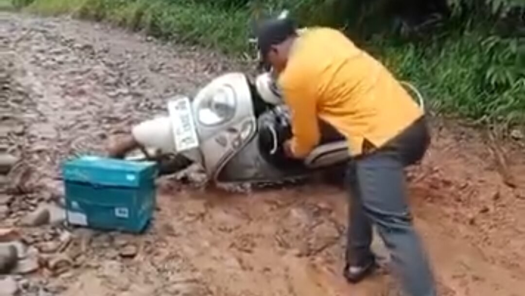 Perjuangan Guru Pelosok Desa di Seluma, Jatuh Bangun Demi Bisa Mengajar di Sekolah