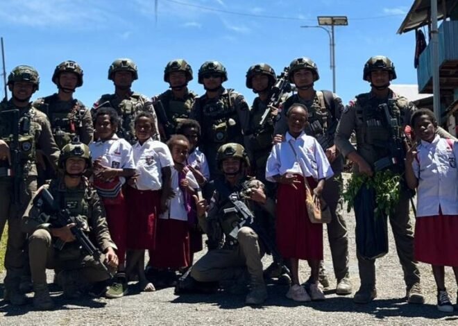 Patroli di Sinak, Ops Damai Cartenz Perkuat Kedekatan & Rasa Aman Warga