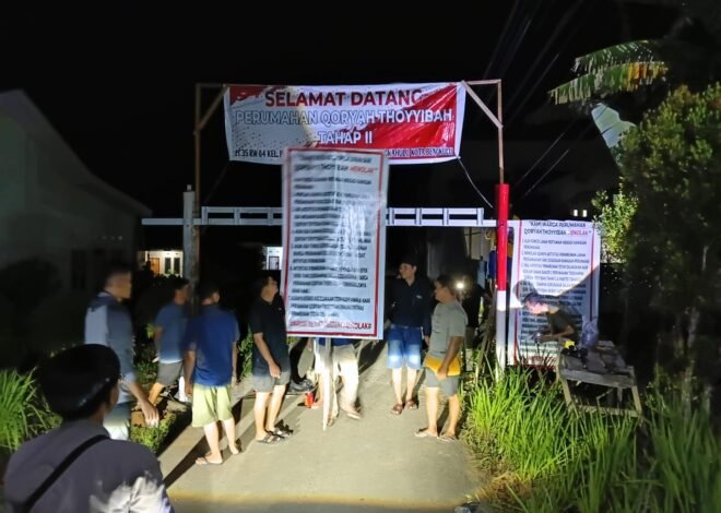 Tolak Alih Fungsi Lahan Pertanian Menjadi Perumahan, Warga Qoriah Thoyyibah Pasang Portal & Spanduk Penolakan