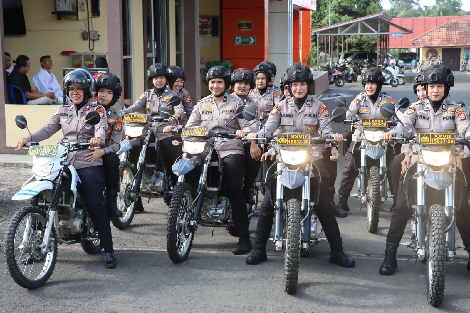 Semangat Hari Kartini, Polwan Polres Bengkulu Utara Gelar Patroli Dialogis di Pasar Purwodadi