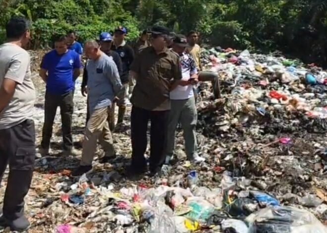 Tebarkan Bau Busuk, DLH Bersama Satpol-PP Kota Bengkulu Tutup 2 TPS Liar