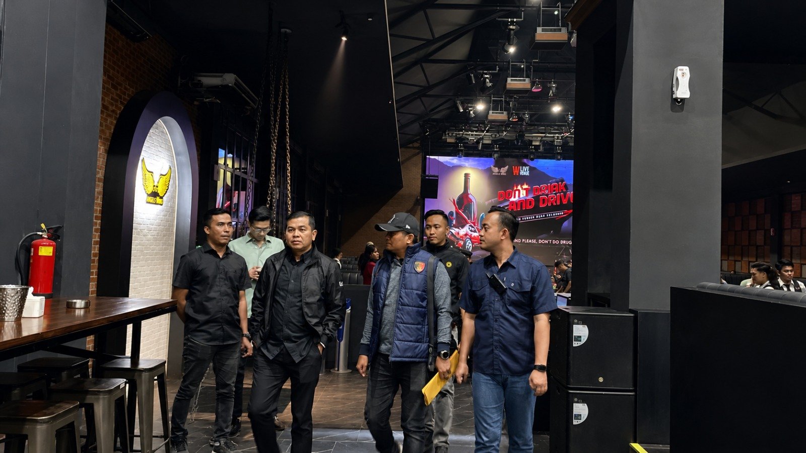 Kapolresta Bengkulu Kombes Pol Rahmad Hidayat memimpin langsung kegiatan razia di 11 tempat hiburan malam yang ada di Kota Bengkulu Minggu malam (24/05/2026).