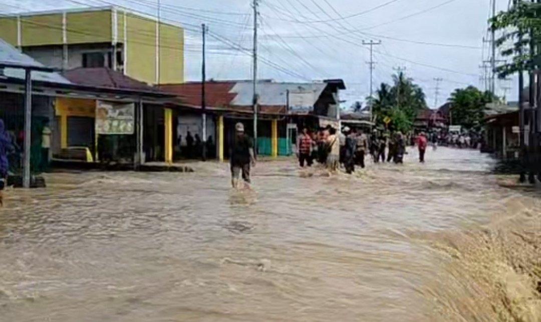 Sungai Ketahun Meluap, Ratusan Rumah & Jalan Lintas di Lebong Terendam Banjir Hingga Satu Meter