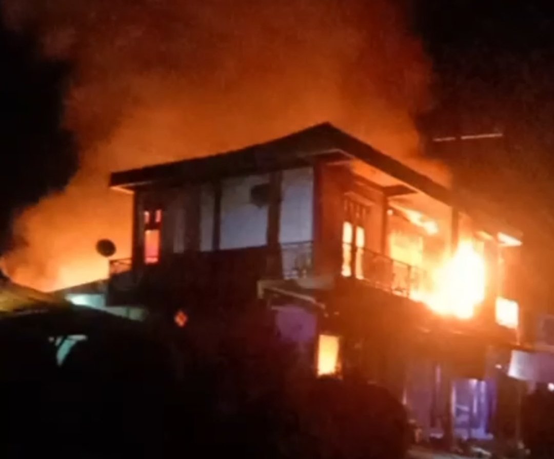 Kebakaran Hanguskan Ruko Sembako di Kaur Satu Korban Terluka Dilarikan Ke RS, Warga Kritik Kinerja Damkar Yang Terkesan Lambat